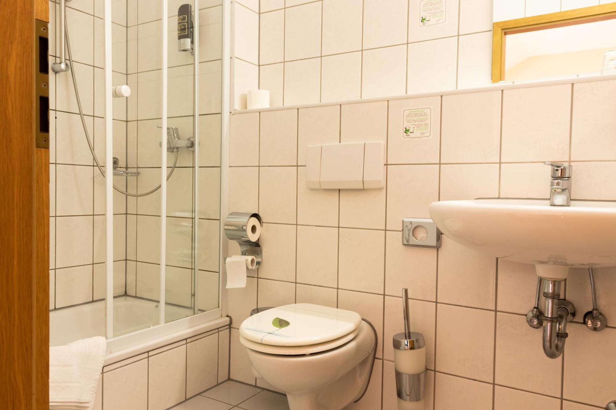 Hotelpension Zum Gockl Allershausen Habitación foto