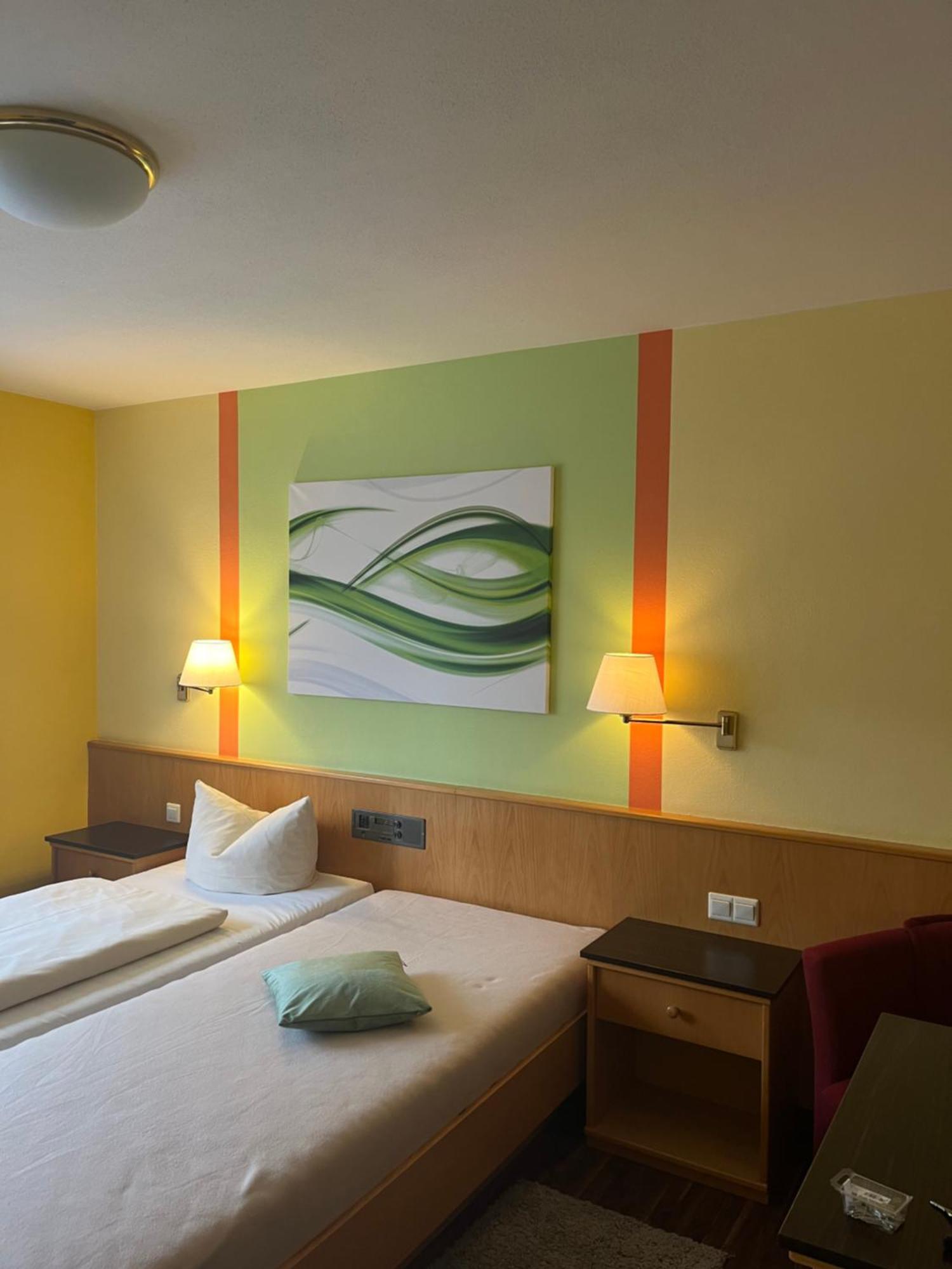 Hotelpension Zum Gockl Allershausen Exterior foto