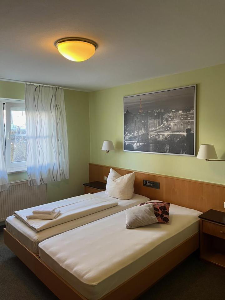 Hotelpension Zum Gockl Allershausen Exterior foto